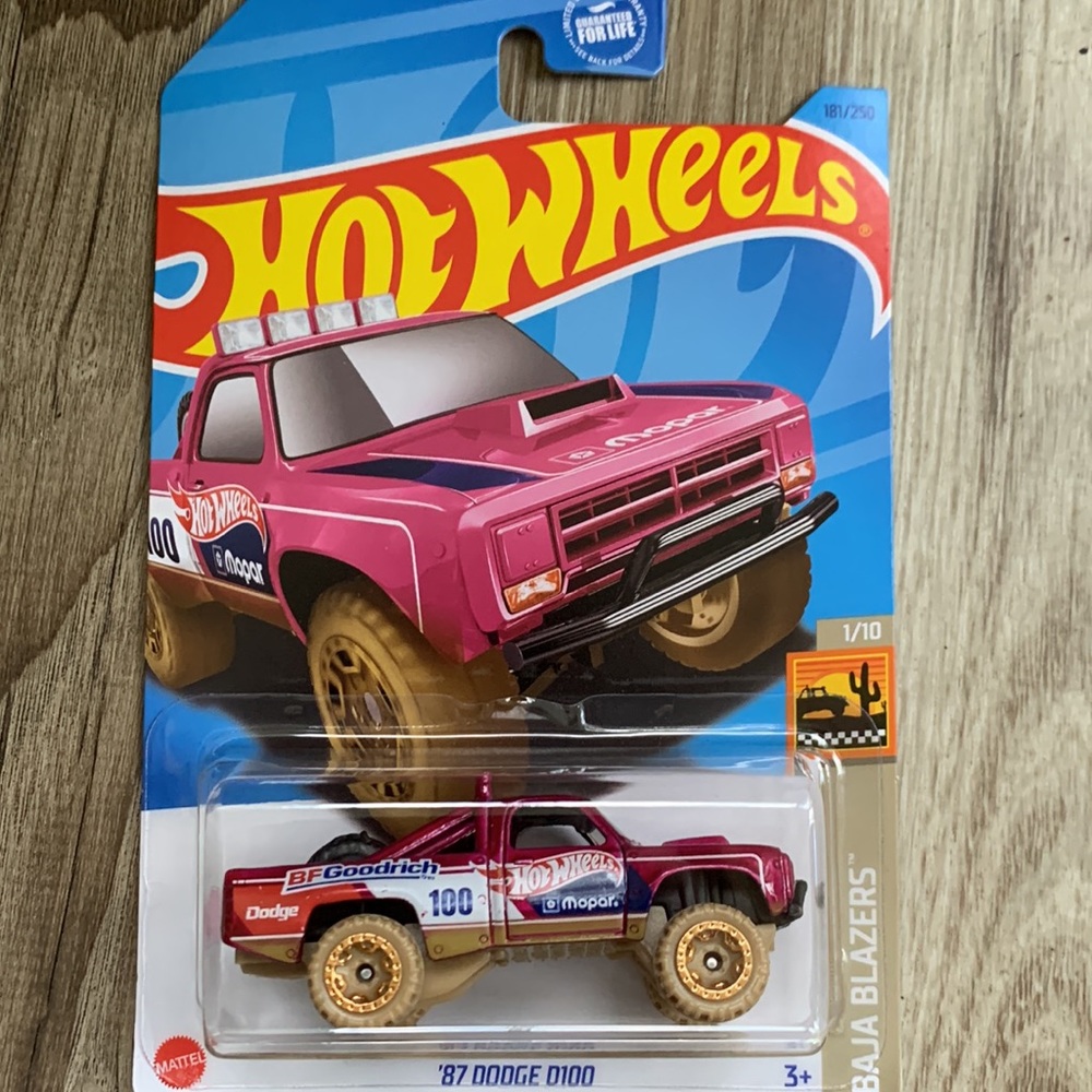 Hot Wheels 1987 Dodge D100 Pickup Truck Baja Blazer HotWheels Pink FJV65 2023 🆕